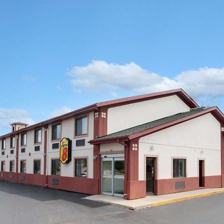 Super 8 By Wyndham Crystal Lake Exterior photo