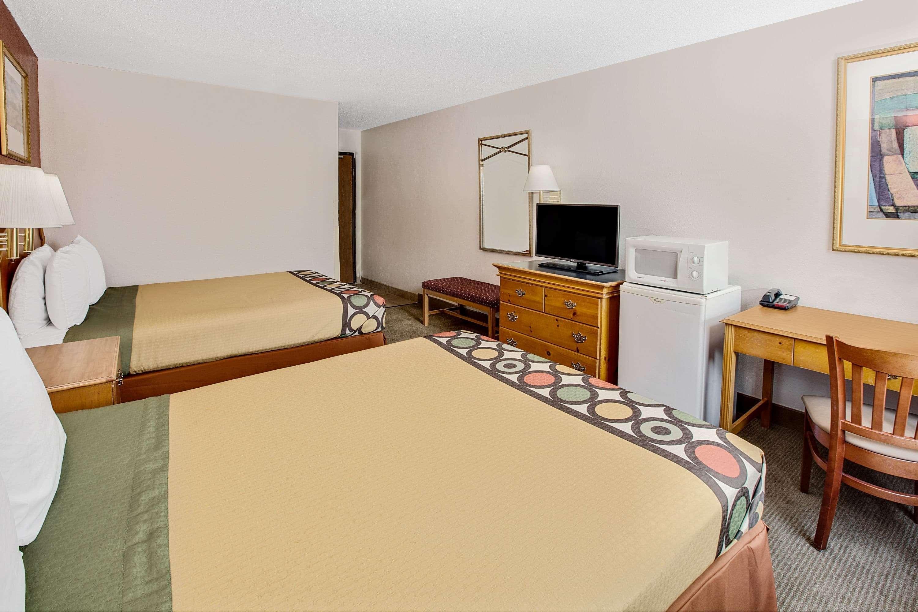 Super 8 By Wyndham Crystal Lake Exterior photo