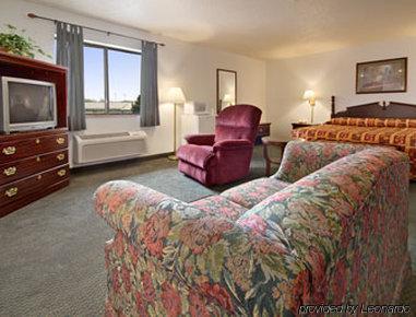 Super 8 By Wyndham Crystal Lake Room photo